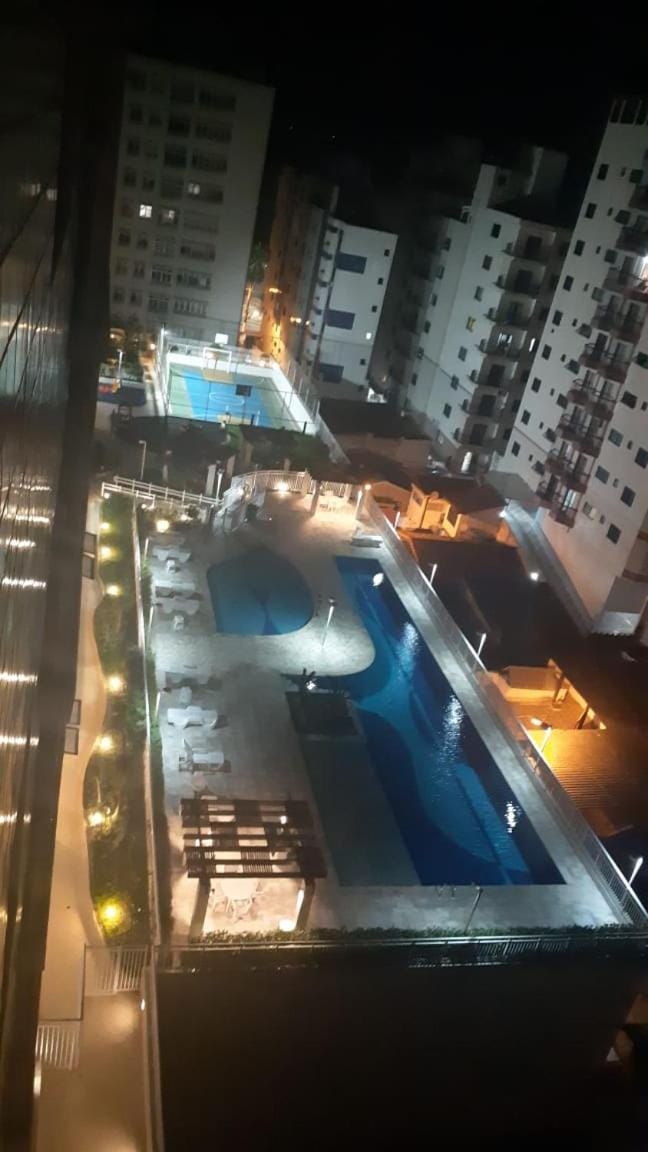 Apto 2 quartos à 2min da praia com piscina e lazer Apartment in State of São Paulo