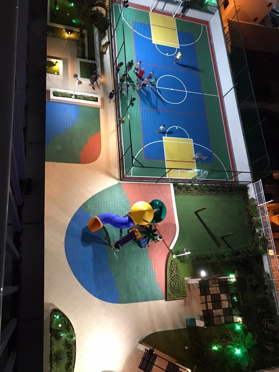 Apto 2 quartos à 2min da praia com piscina e lazer Apartment in State of São Paulo