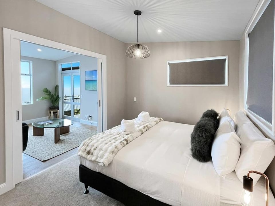 Chic Central Queenstown Retreat- Newly Renovated Apartment in Queenstown