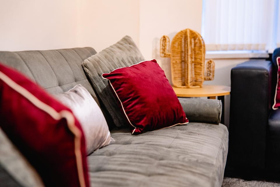 5 Bed 2 Bath - Cardiff Central Getaway - Free Parking House in Cardiff