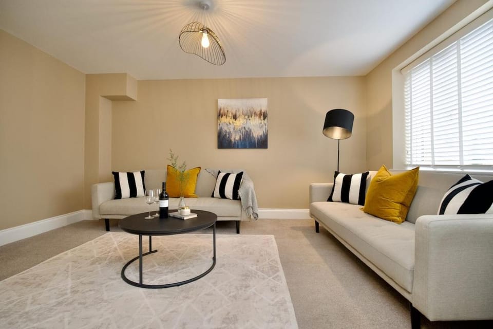 Stunning Warwick Home, EV Charger, Driveway Parking, Free Netflix & Disney House in Warwick