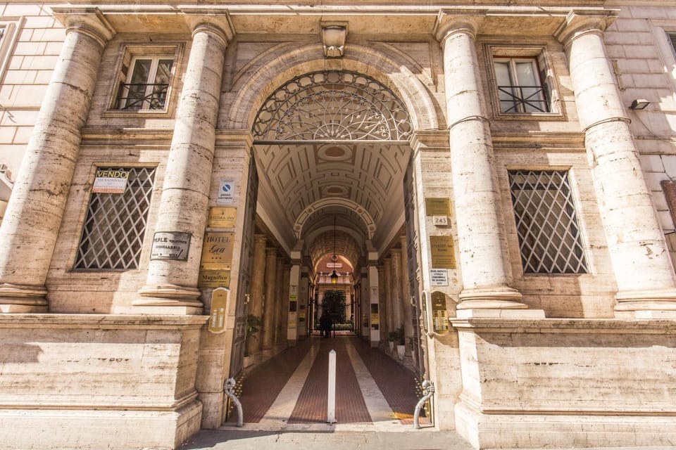 Facade/entrance