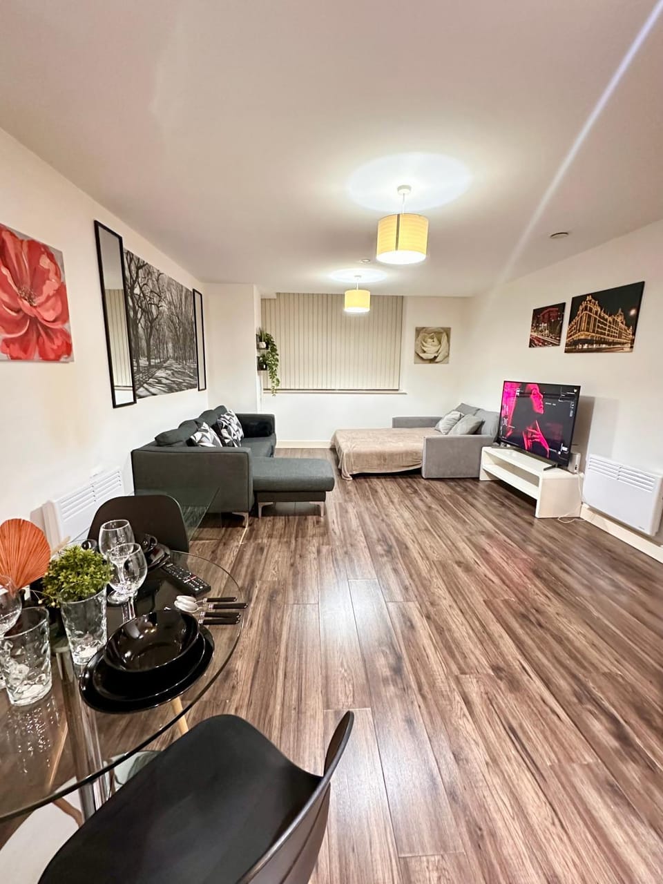 2 Bed Apartment, Free Parking, Broad St Bham City Centre, Sleeps 4 Apartment in Birmingham