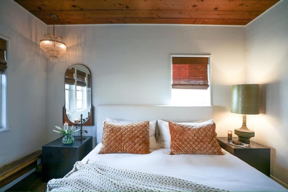 the reverie - romantic & eclectic with pool & hot tub at The Ponderosa Apartment in Houston