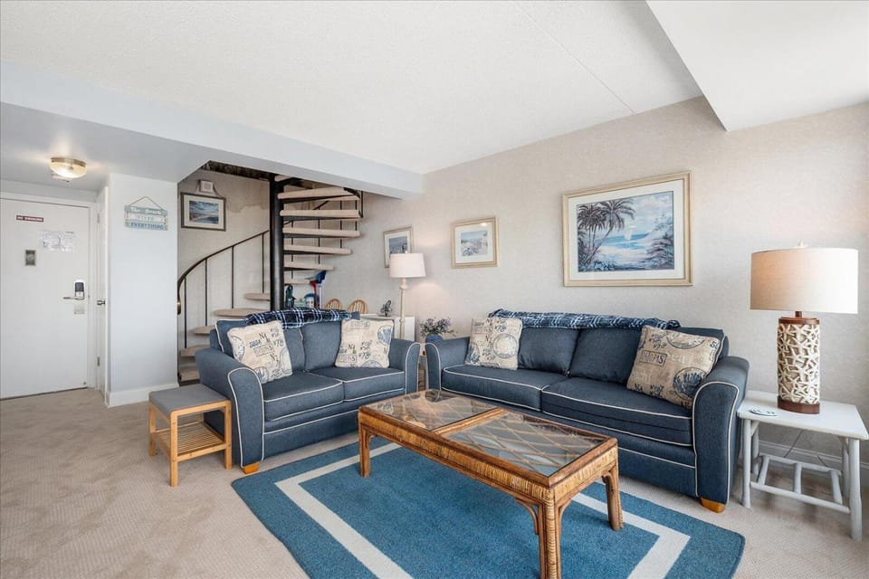 Oceanfront Capri Penthouse Condo with Indoor Pool and Much More! House in Ocean City