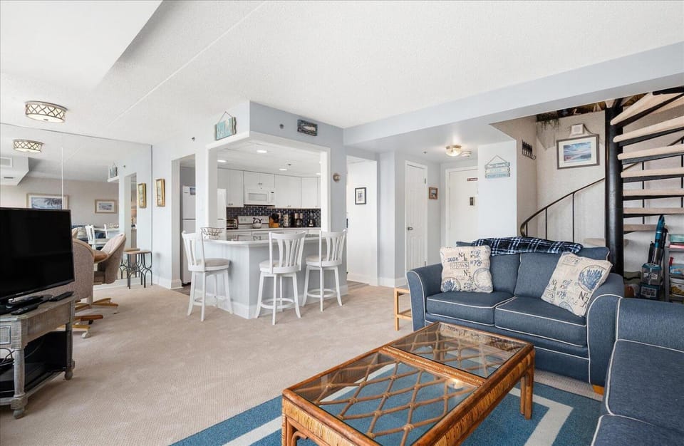 Oceanfront Capri Penthouse Condo with Indoor Pool and Much More! House in Ocean City