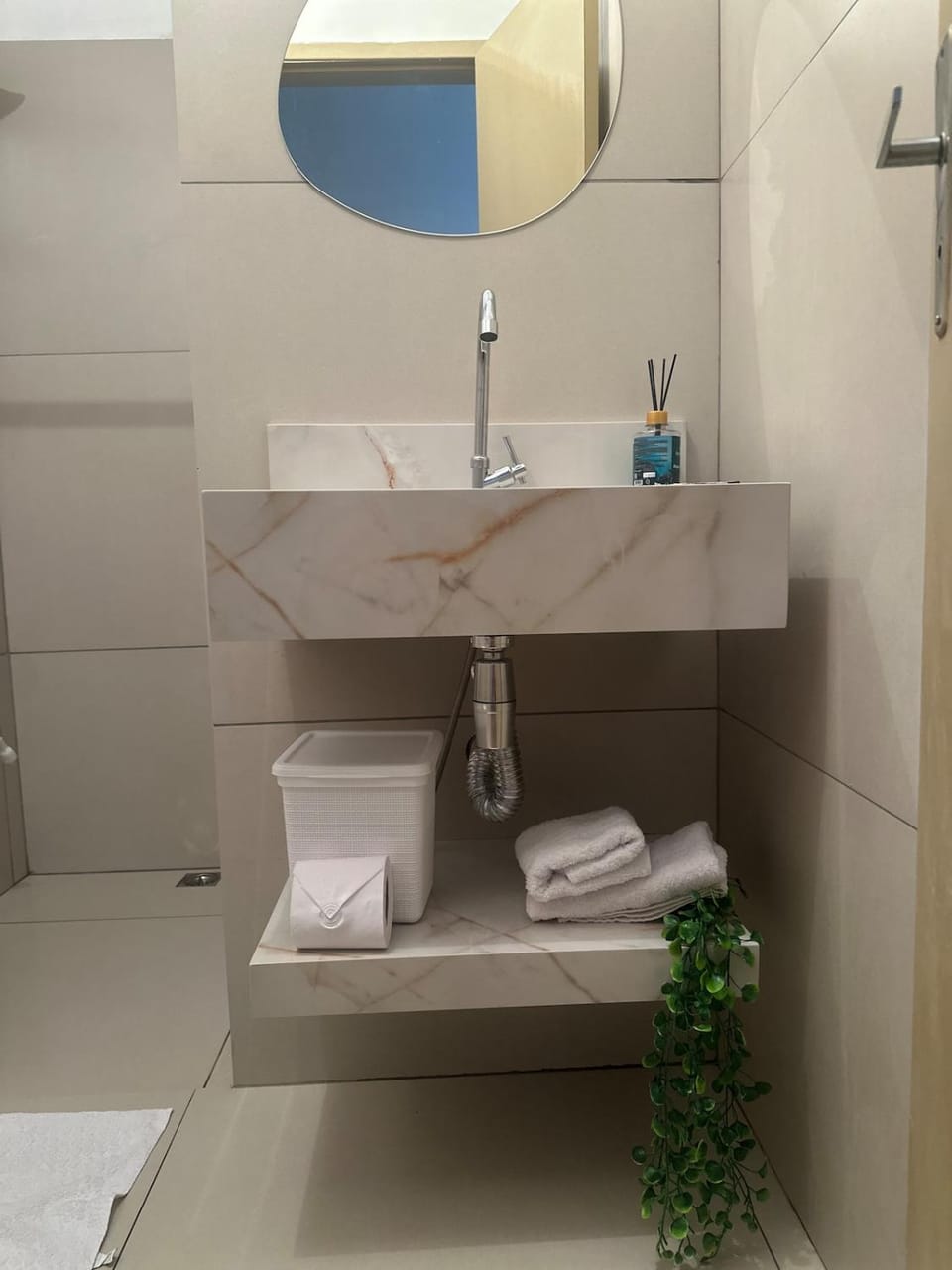 Bathroom, towels