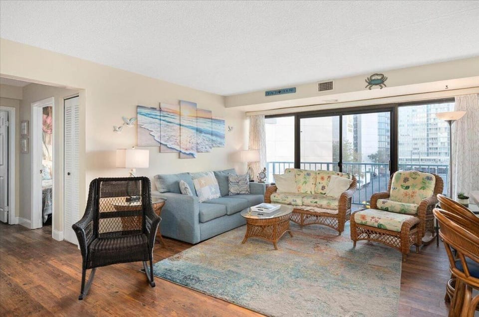 Ocean View 2 Bedroom Capri Condo with pool! House in Ocean City