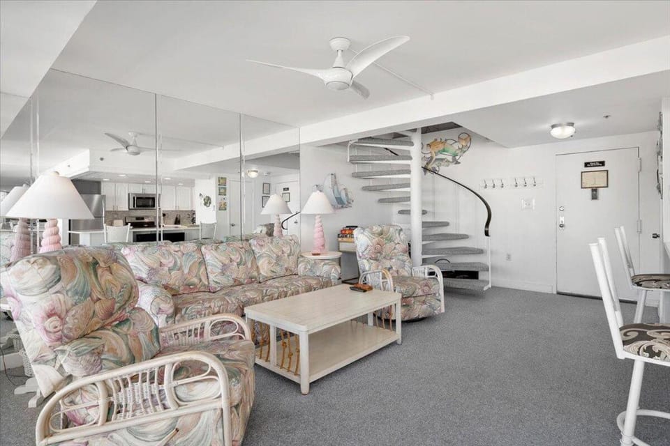 Capri Penthouse Condo with Indoor Pool and Much More! House in Ocean City