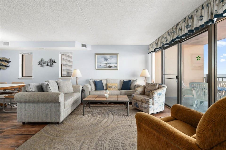 3 Bed/2 Bath Direct Ocean Front Capri Condo with Indoor Pool! House in Ocean City