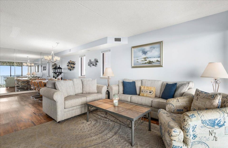 3 Bed/2 Bath Direct Ocean Front Capri Condo with Indoor Pool! House in Ocean City