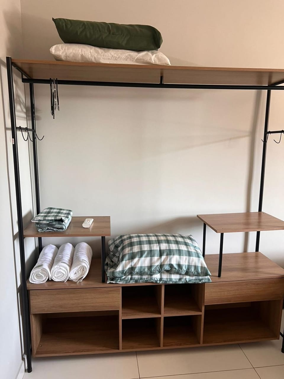 towels, wardrobe