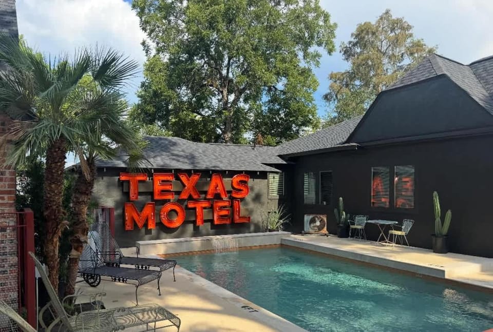 hilltop - retreat from the city with pool & hot tub at The Ponderosa Apartment in Houston