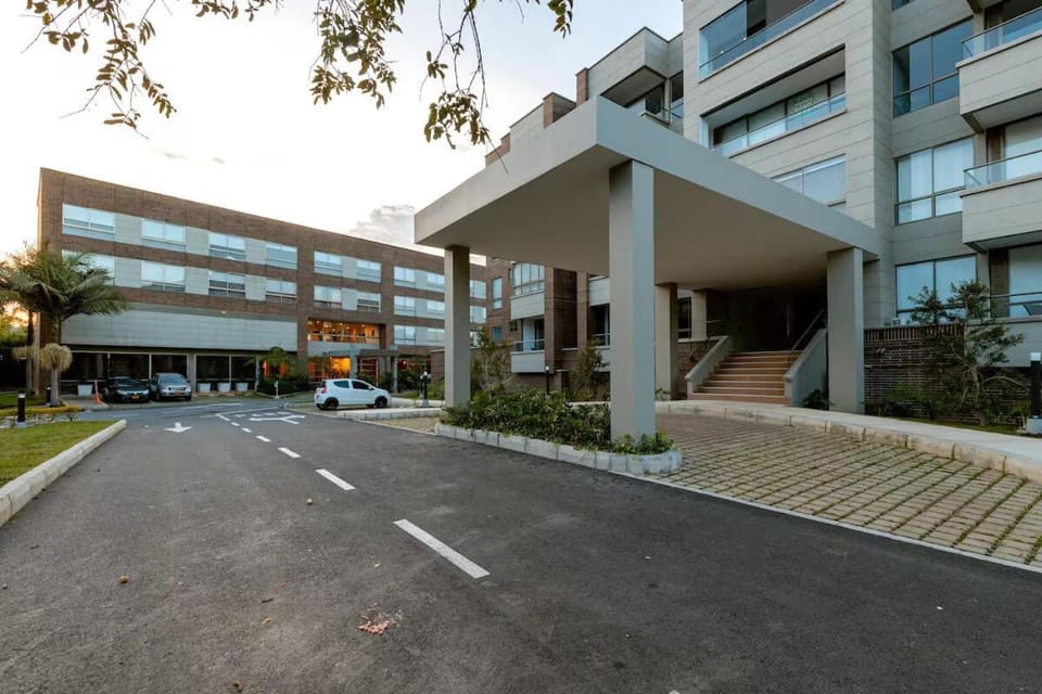 Property building, Day, Location