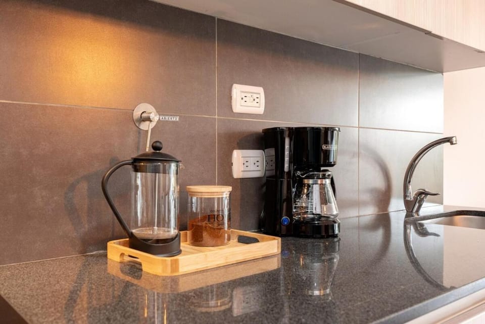 Coffee/tea facilities, Kitchen or kitchenette, acessibility