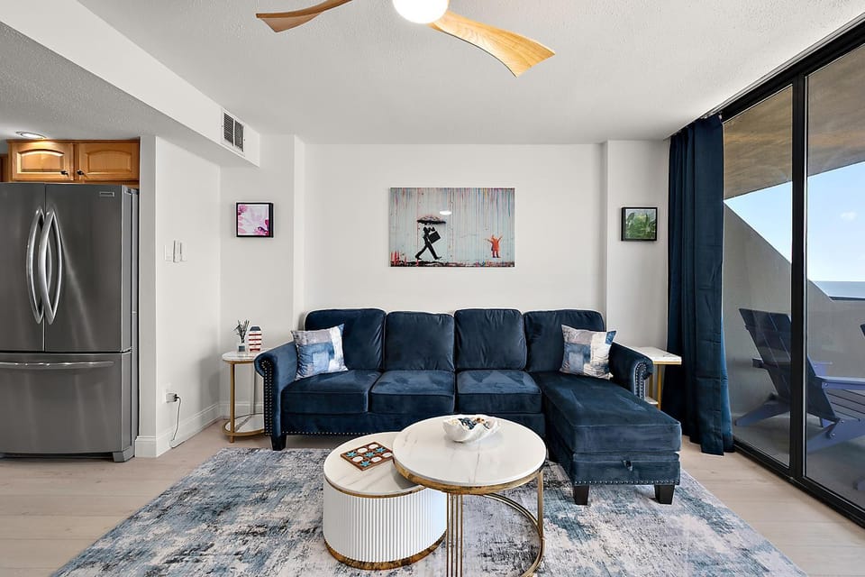 Beautiful 2 Bedroom / 2 Bathroom Condo Beachfront With Indoor Pool House in Ocean City