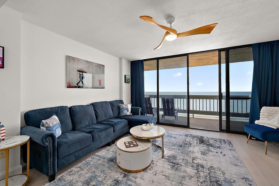 Beautiful 2 Bedroom / 2 Bathroom Condo Beachfront With Indoor Pool House in Ocean City
