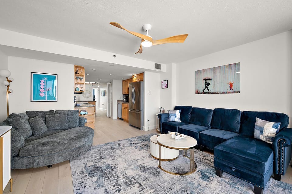 Beautiful 2 Bedroom / 2 Bathroom Condo Beachfront With Indoor Pool House in Ocean City