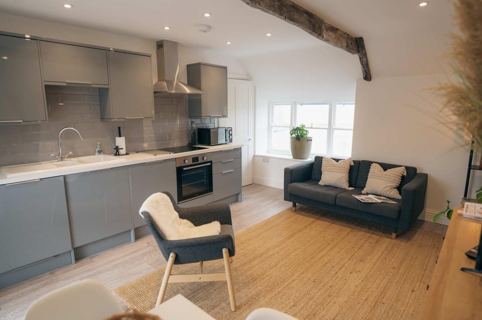 Contemporary Chic Stylish Apartment in Tetbury House in Tetbury