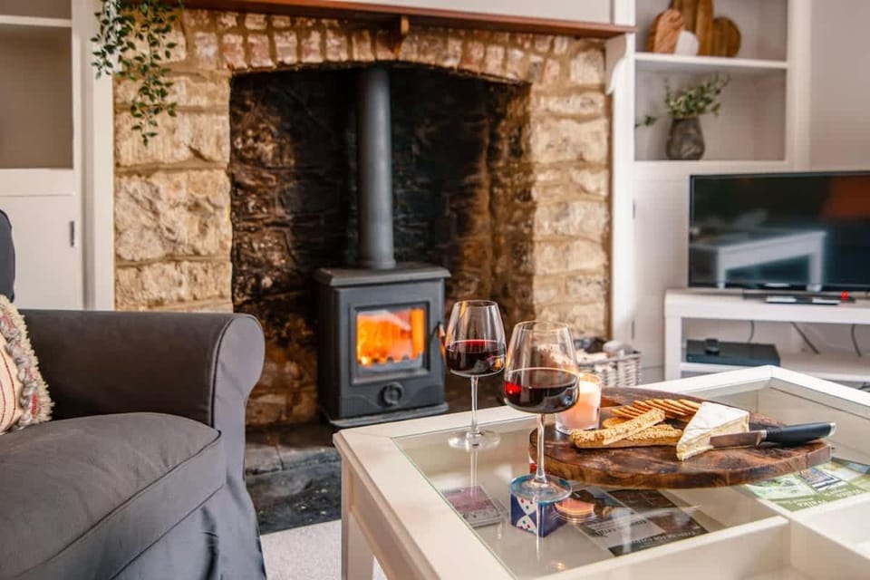 Charming Tetbury Cottage With Cosy Office and Fireplace House in Tetbury