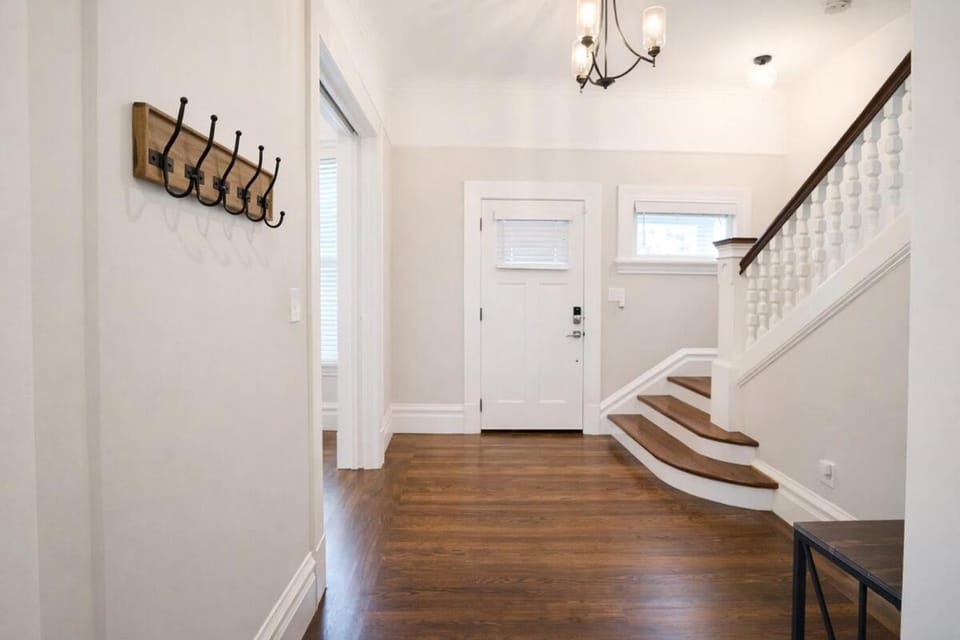 Spacious 4-Bed- Sleeps 8 - Family Friendly House in Alameda