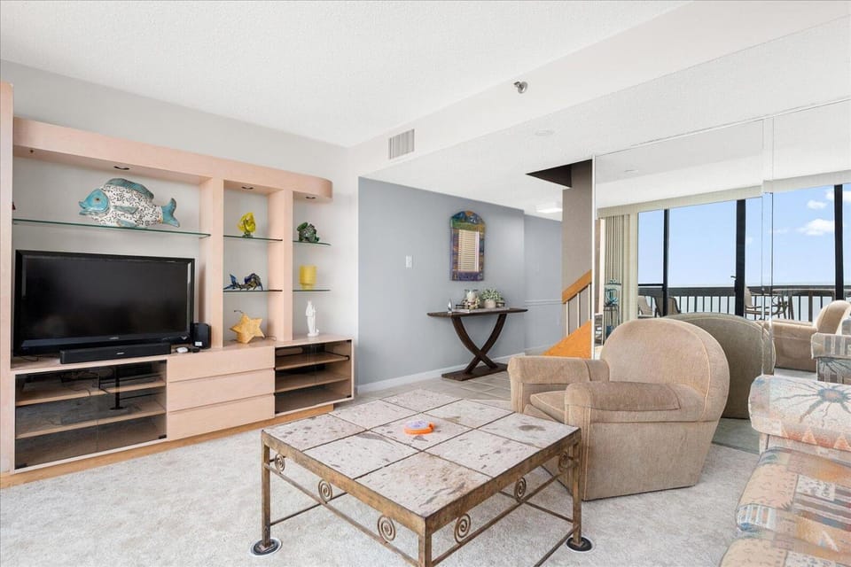 Charming 2 Bedroom Oceanfront Century I Condo With Indoor Pool! House in Ocean City