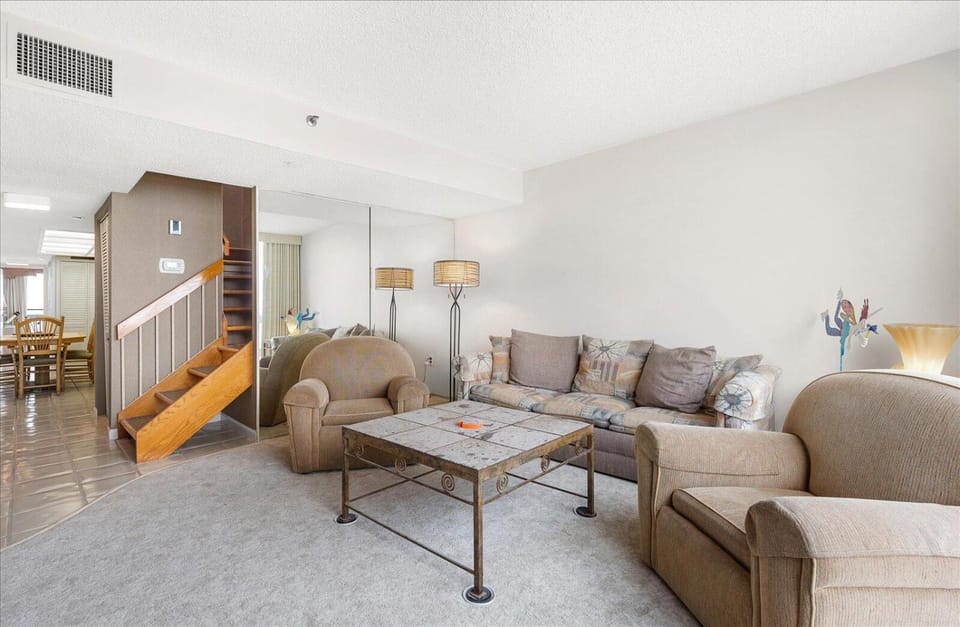 Charming 2 Bedroom Oceanfront Century I Condo With Indoor Pool! House in Ocean City