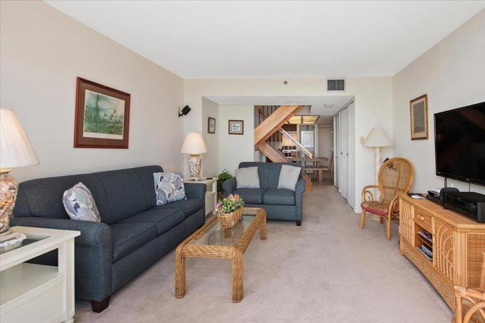 2 Bedroom Ocean Front Century I Condo with Indoor Pool! House in Ocean City