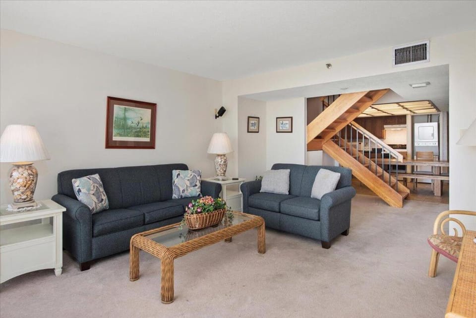 2 Bedroom Ocean Front Century I Condo with Indoor Pool! House in Ocean City