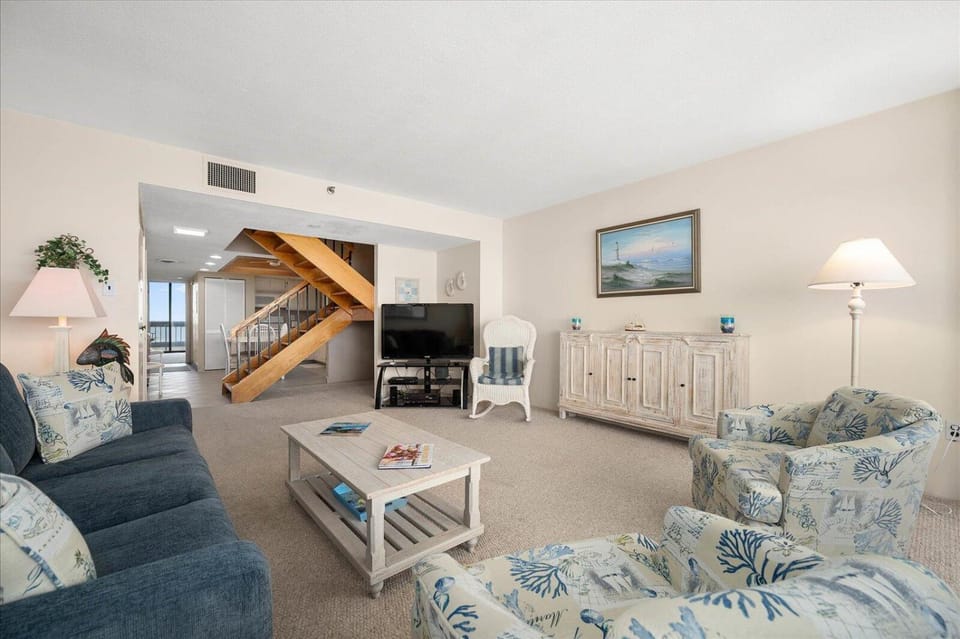 Sunny Oceanfront Century I 2 bed/2 bath with Indoor Pool! House in Ocean City