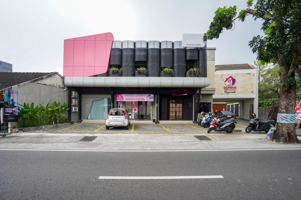 Facade/entrance