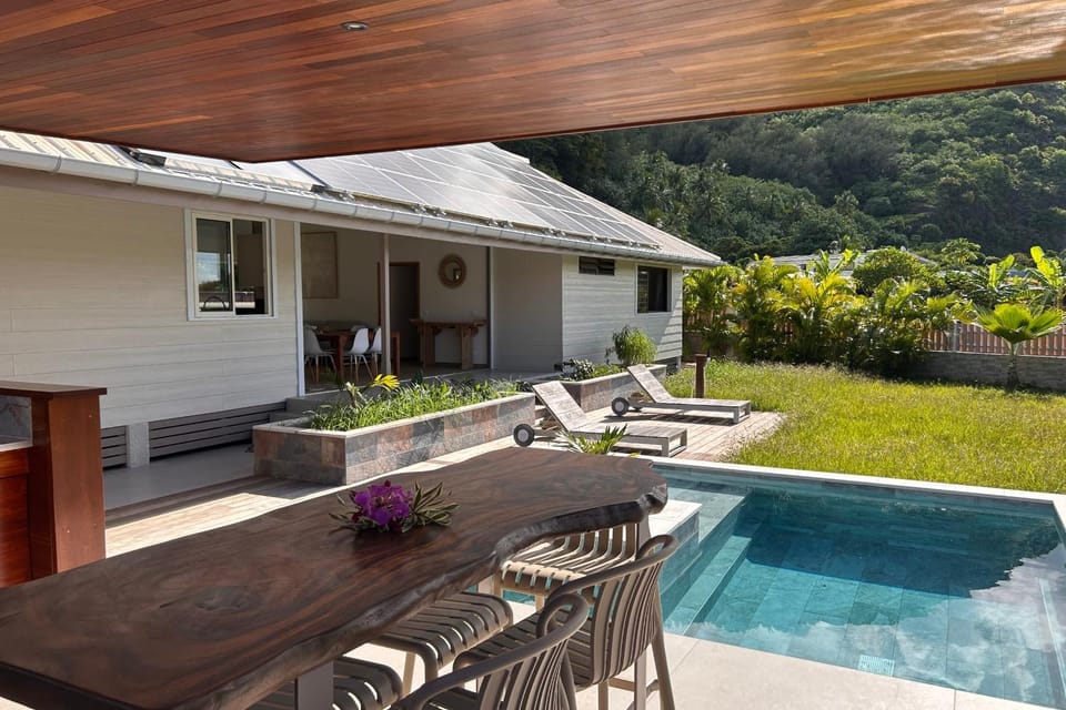 Property building, Day, Seating area, Dining area, Pool view