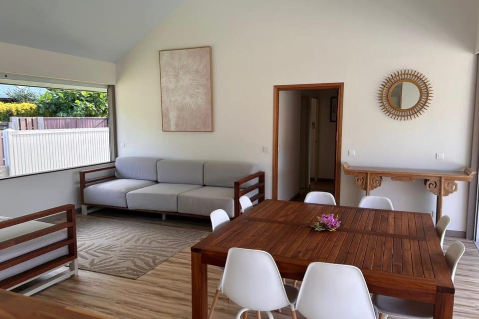 Living room, Dining area