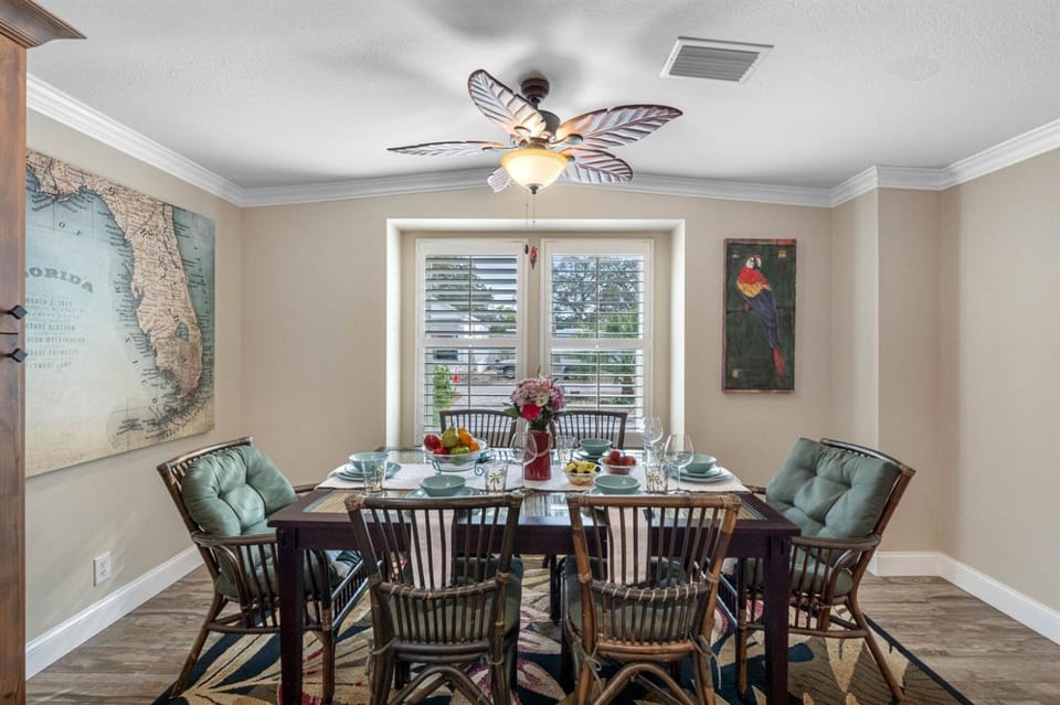 Amazing Heated & Screen Pool w Stunning Design! House in Crystal Beach
