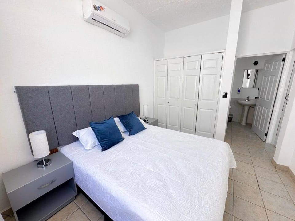 Bed, Photo of the whole room, Bedroom, wardrobe, air conditioner