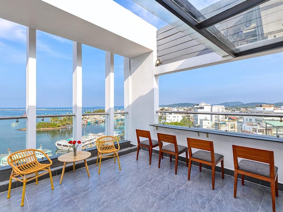 Restaurant/places to eat, Restaurant/places to eat, View (from property/room)