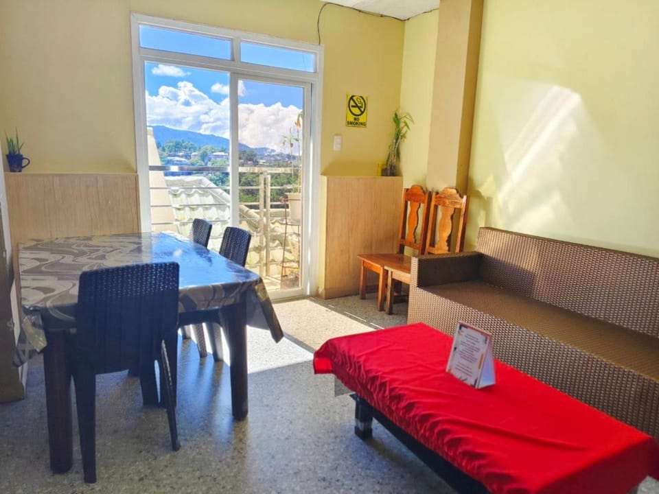 Natural landscape, Balcony/Terrace, Living room, Seating area, Dining area, Mountain view