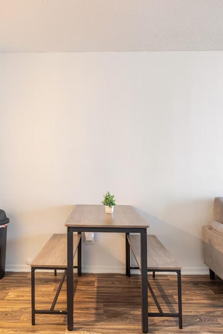 Four Bedrooms Sleeps 8 Near UAB Apartment in Birmingham