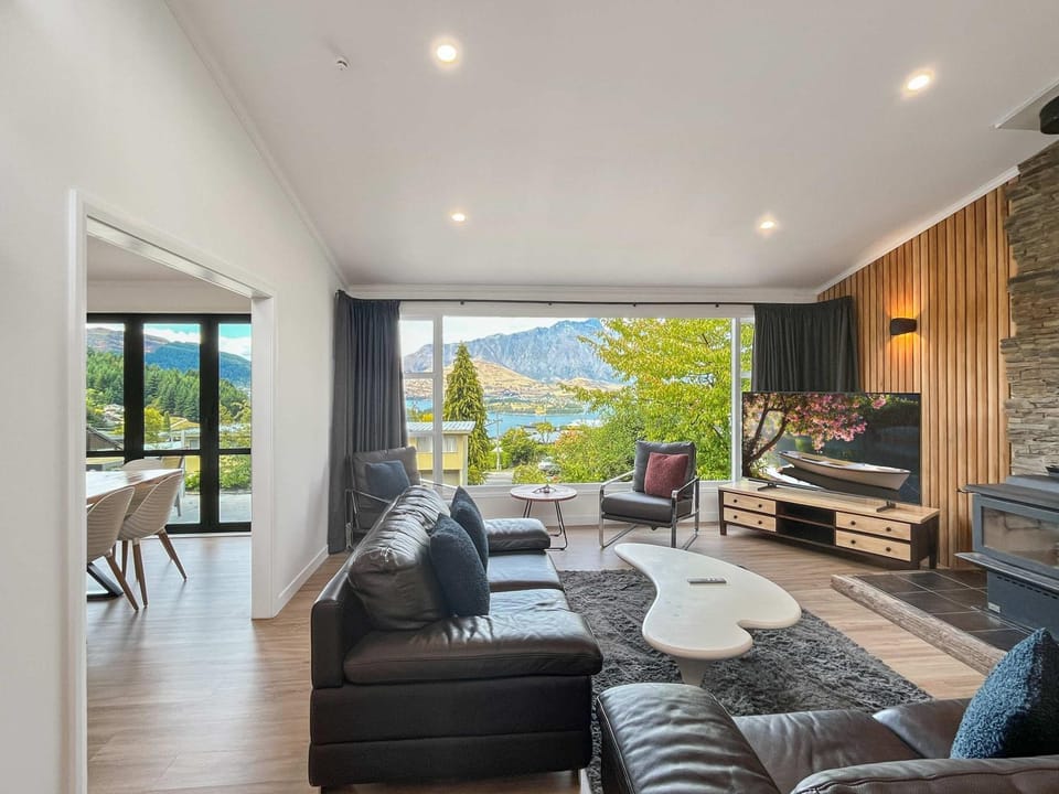 Spacious & Stylish Queenstown Base near bike trails Apartment in Queenstown