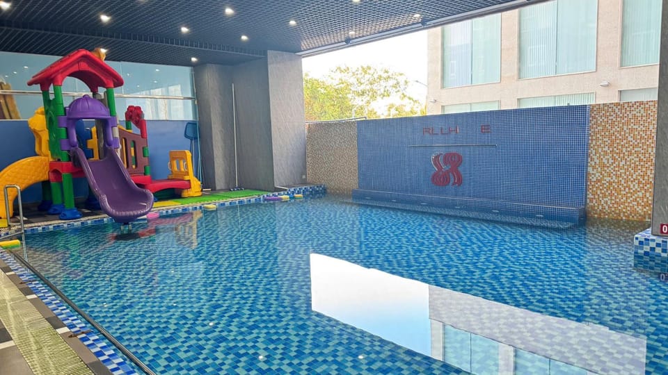 Pool view, Swimming pool