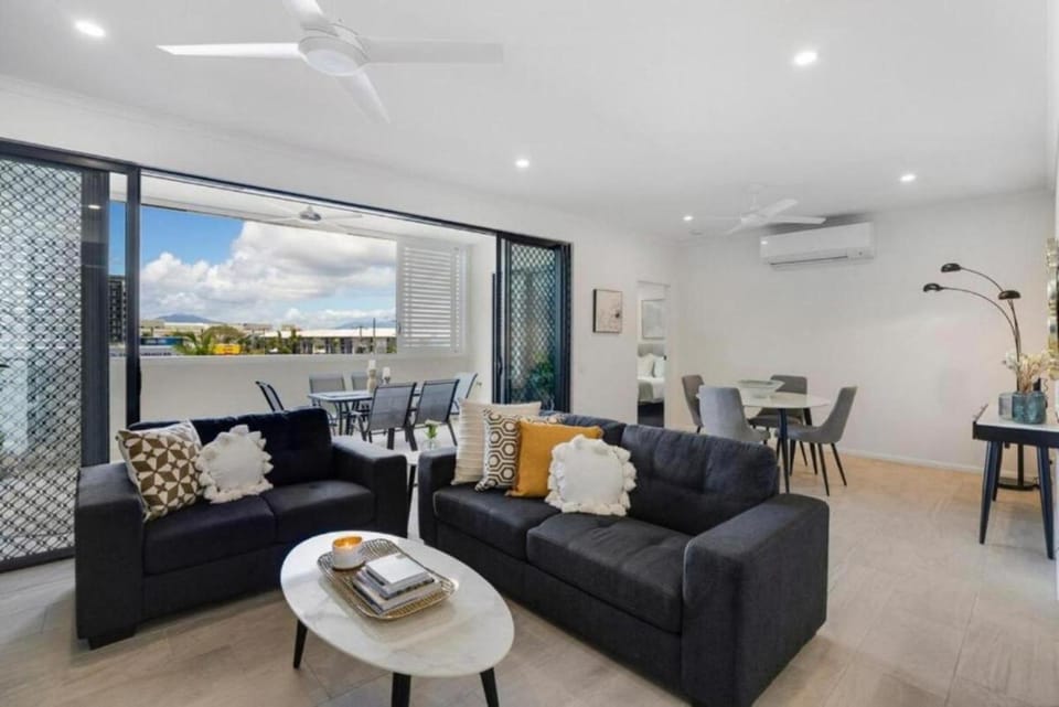 Balcony/Terrace, Living room, Seating area, Dining area