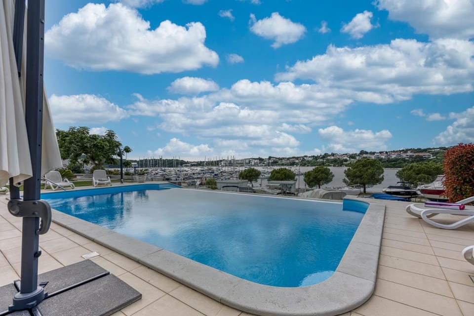 Pool view, Swimming pool