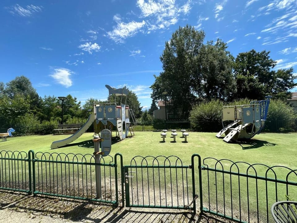 Piscine and golf - Geneva airport - ONU Apartment in Canton of Geneva