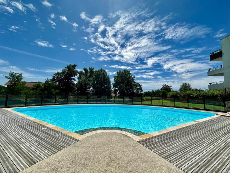 Piscine and golf - Geneva airport - ONU Apartment in Canton of Geneva