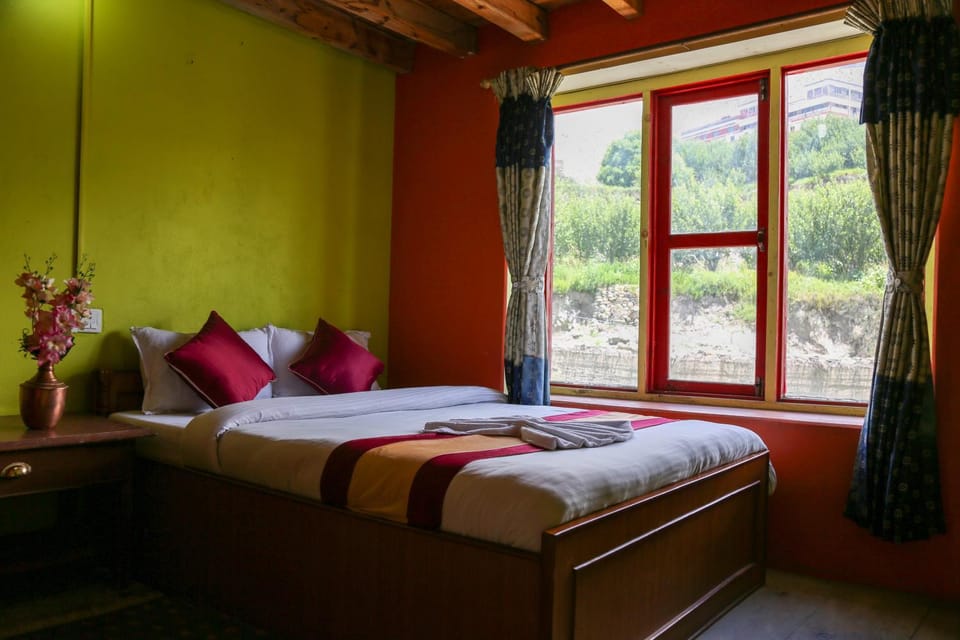 Hotel Yac Donalds Nature lodge in Nepal