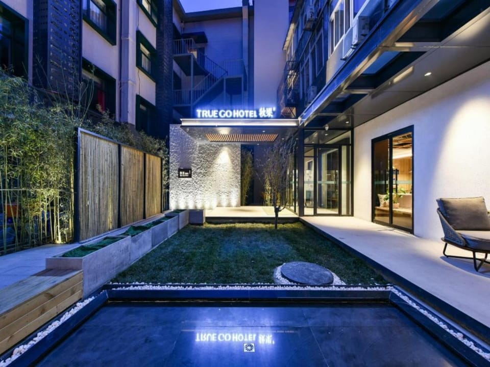 Property building, Day, Garden, Garden view