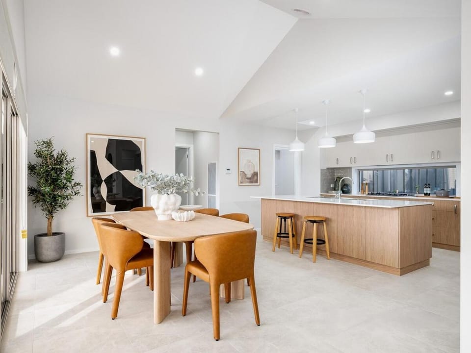 Stylish 3BR Near GV Health, Golf & Sports Precinct House in Shepparton