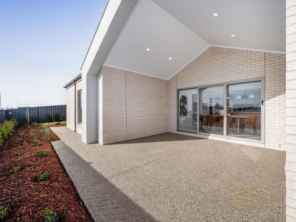 Stylish 3BR Near GV Health, Golf & Sports Precinct House in Shepparton
