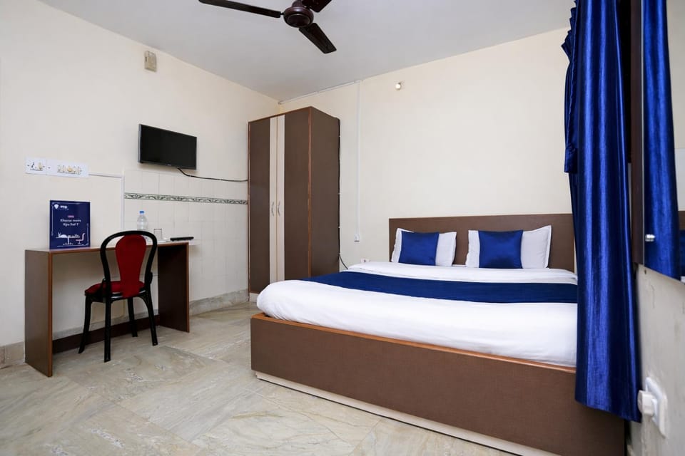 Communal lounge/ TV room, Bed, TV and multimedia, Photo of the whole room, Evening entertainment, Bedroom, wardrobe, air conditioner