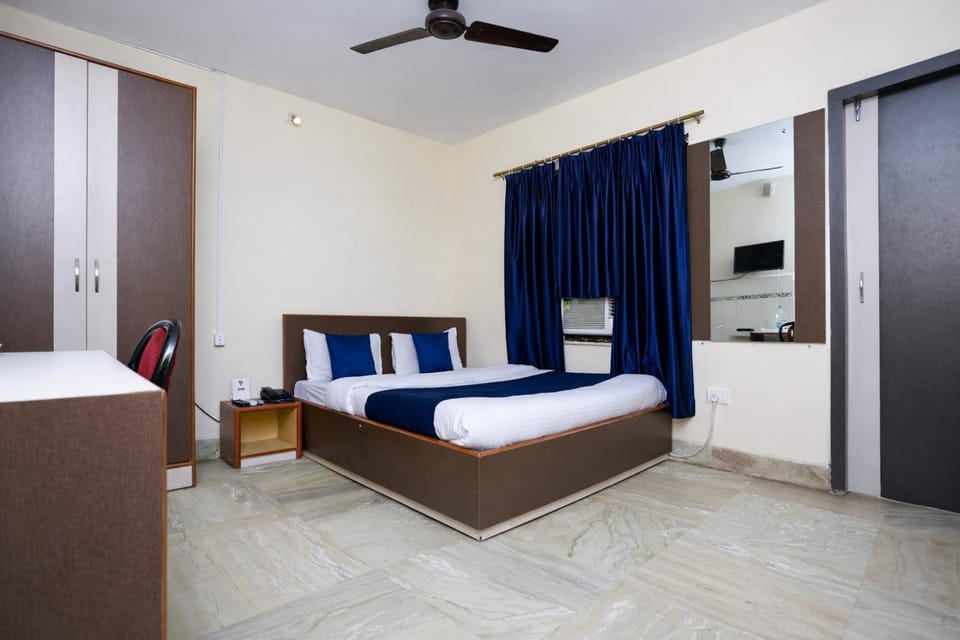 Bed, TV and multimedia, Photo of the whole room, Bedroom, wardrobe